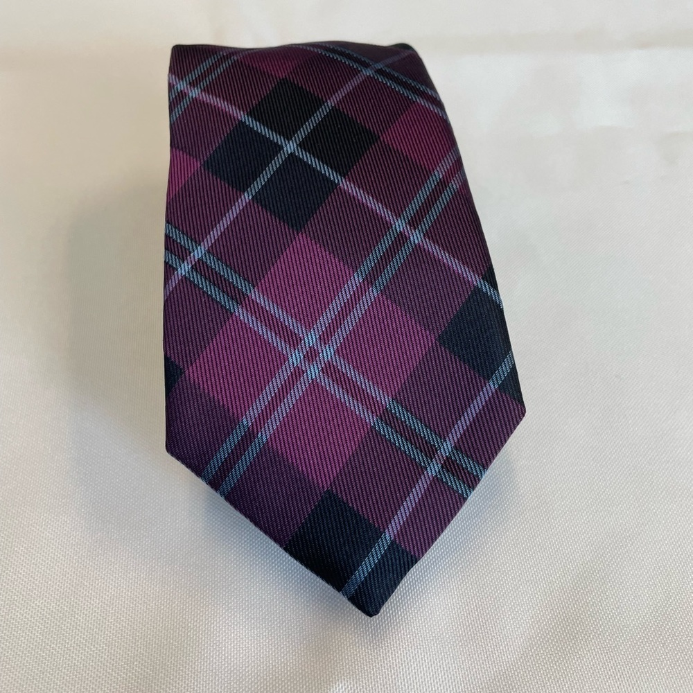 2/$15 - Banana Republic Purple and Navy 100% Silk Tie